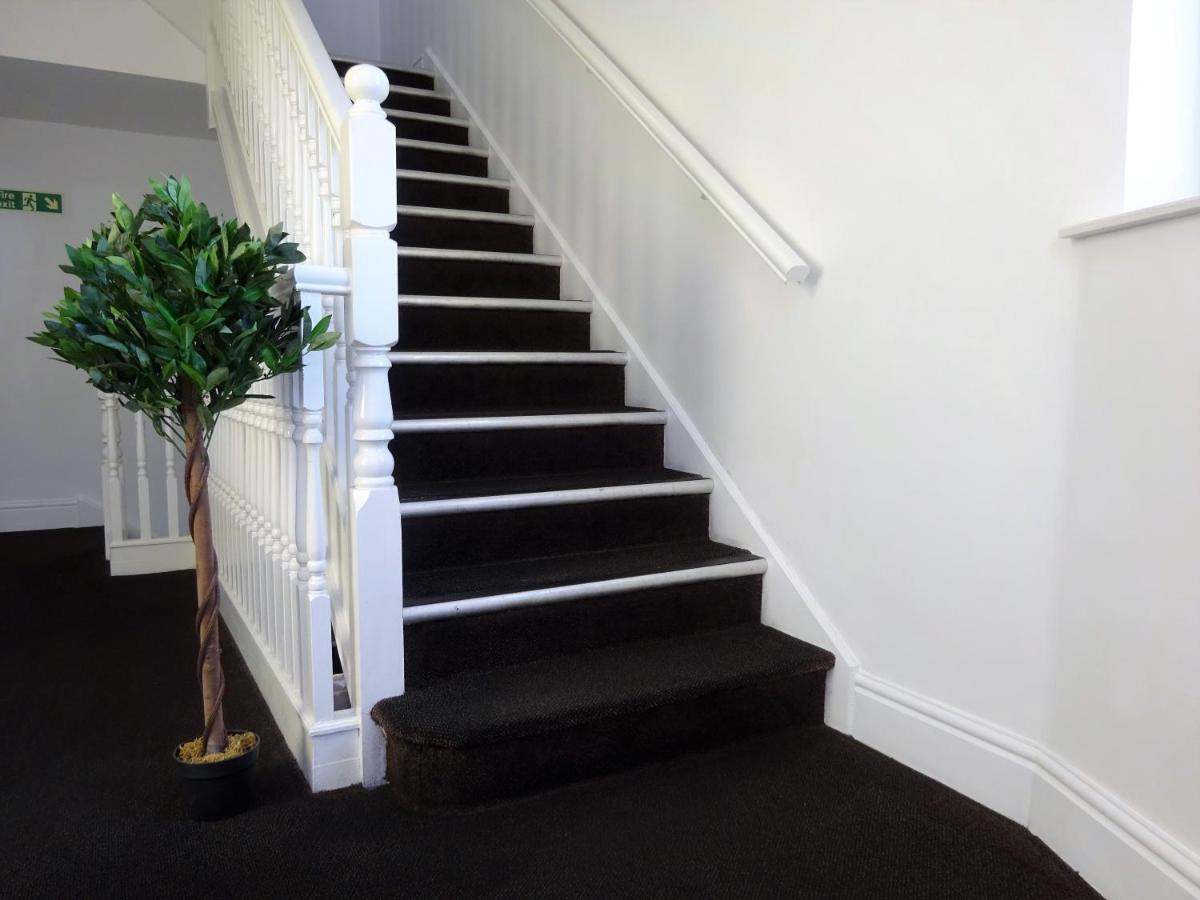 I 1 & 2 Bed Executive I Family I Private Balcony I Free Parking Wigan