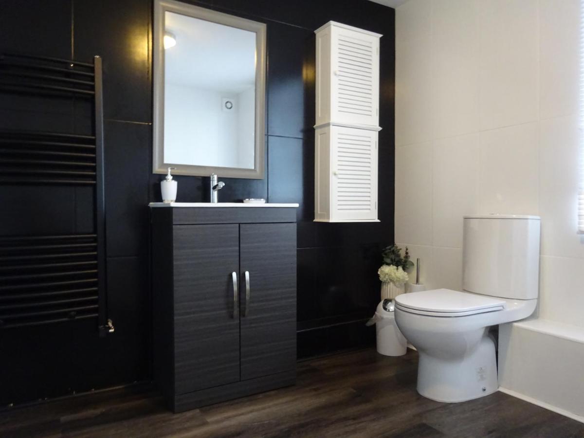 Apartamento I 1 & 2 Bed Executive I Family I Private Balcony I Free Parking