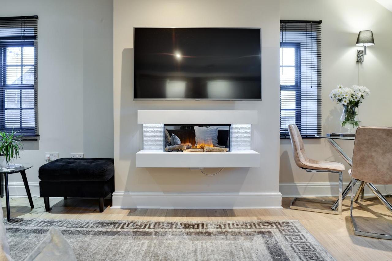 I 1 & 2 Bed Executive I Family I Private Balcony I Free Parking *