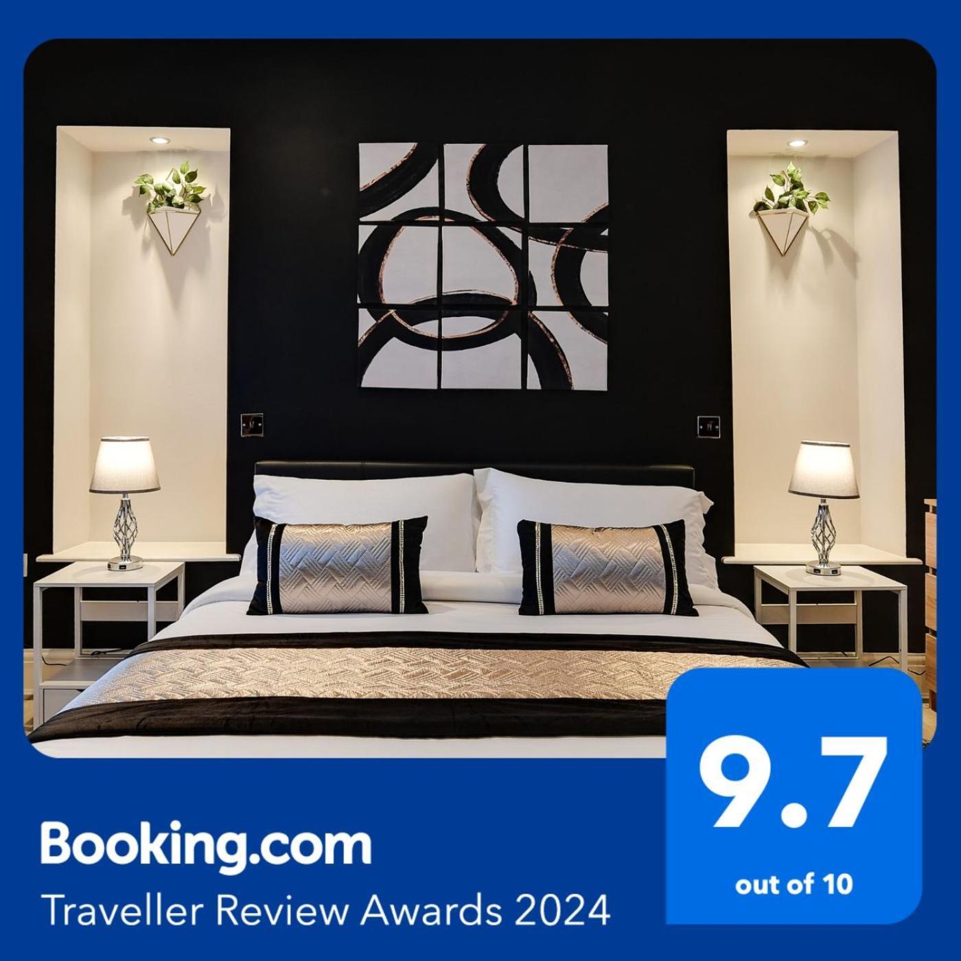 I 1 & 2 Bed Executive I Family I Private Balcony I Free Parking Wigan