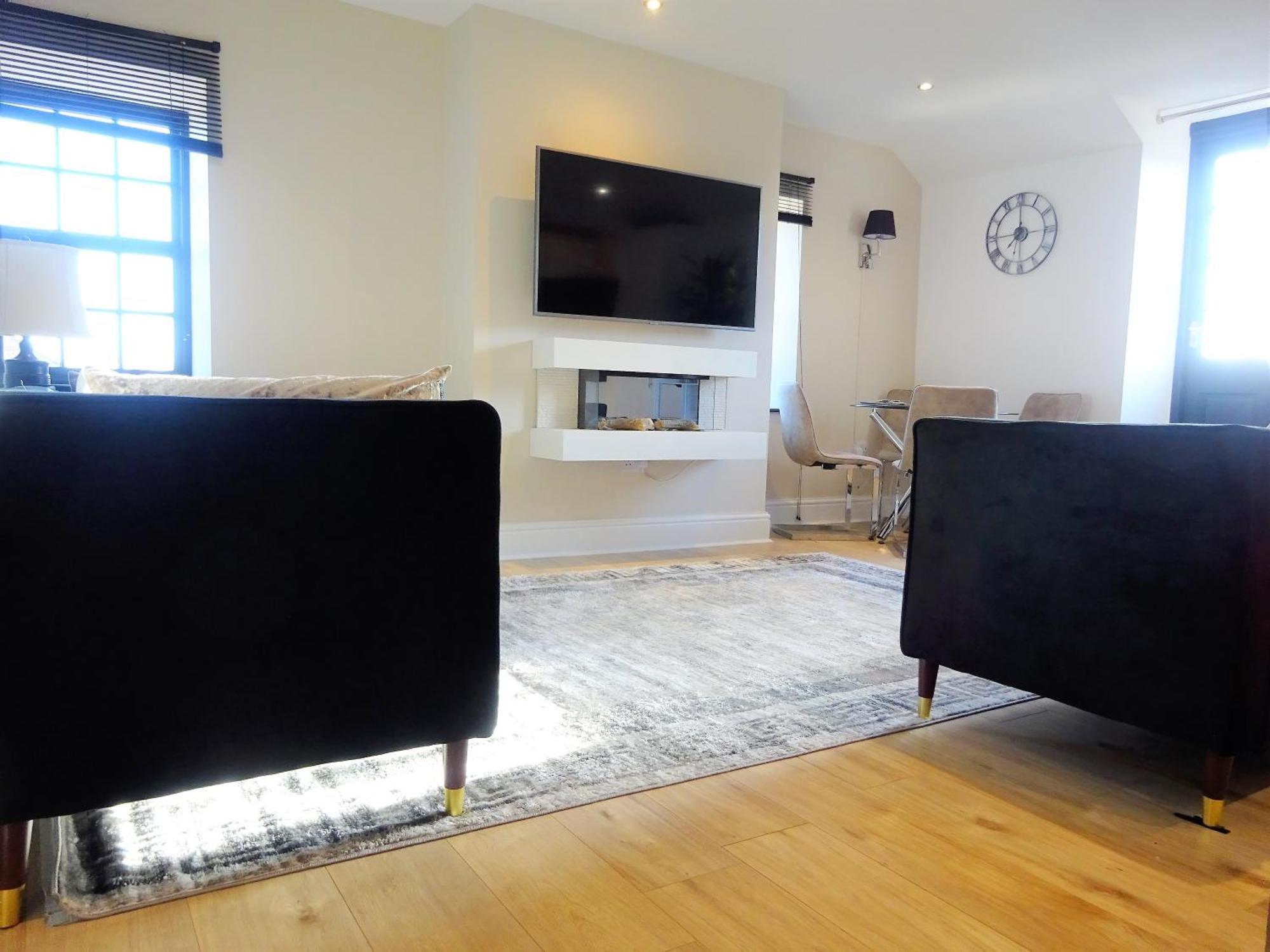I 1 & 2 Bed Executive I Family I Private Balcony I Free Parking * Wigan