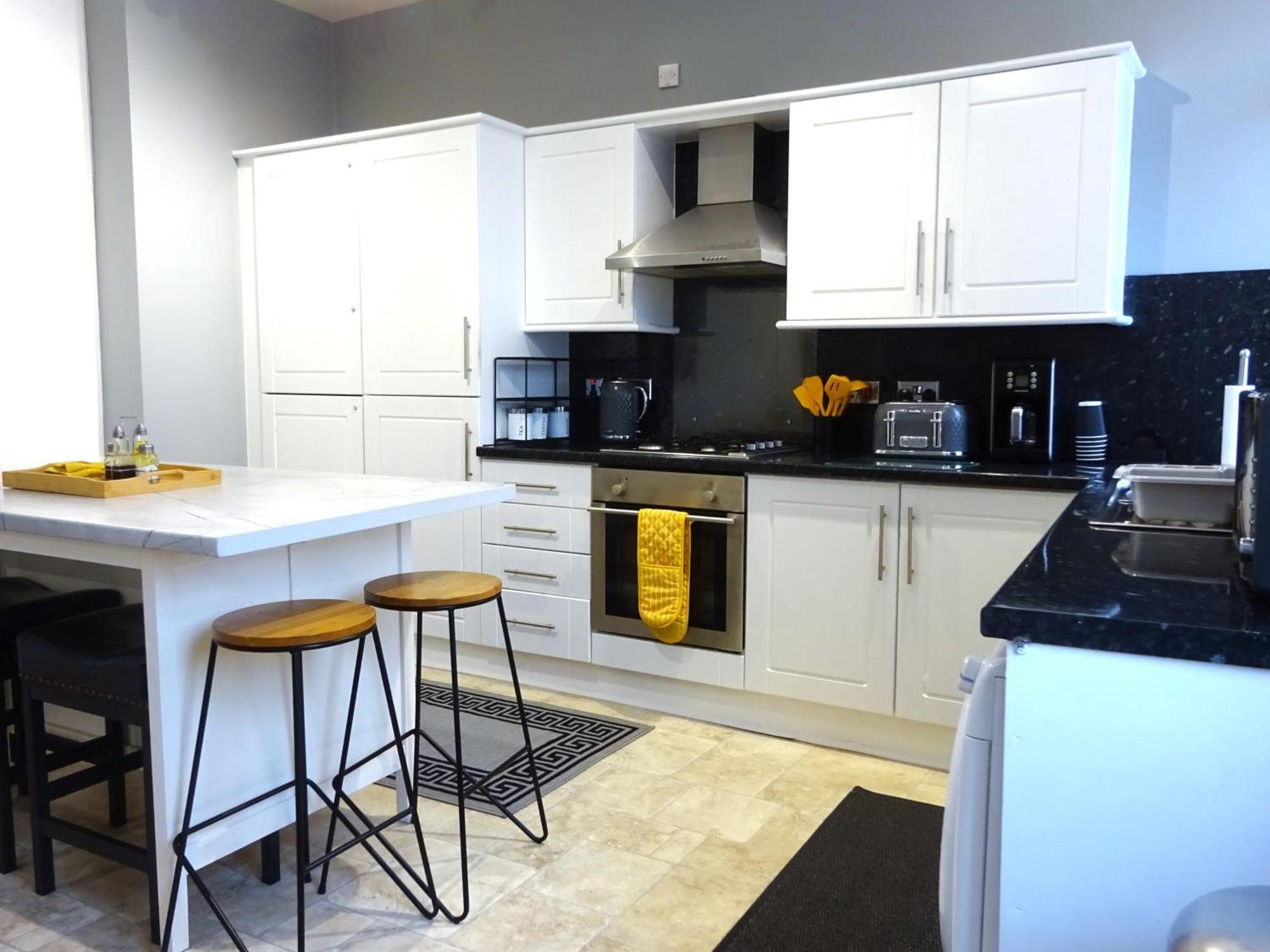I 1 & 2 Bed Executive I Family I Private Balcony I Free Parking Apartamento *