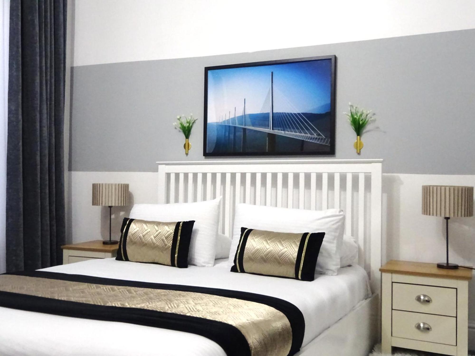 I 1 & 2 Bed Executive I Family I Private Balcony I Free Parking Apartamento *