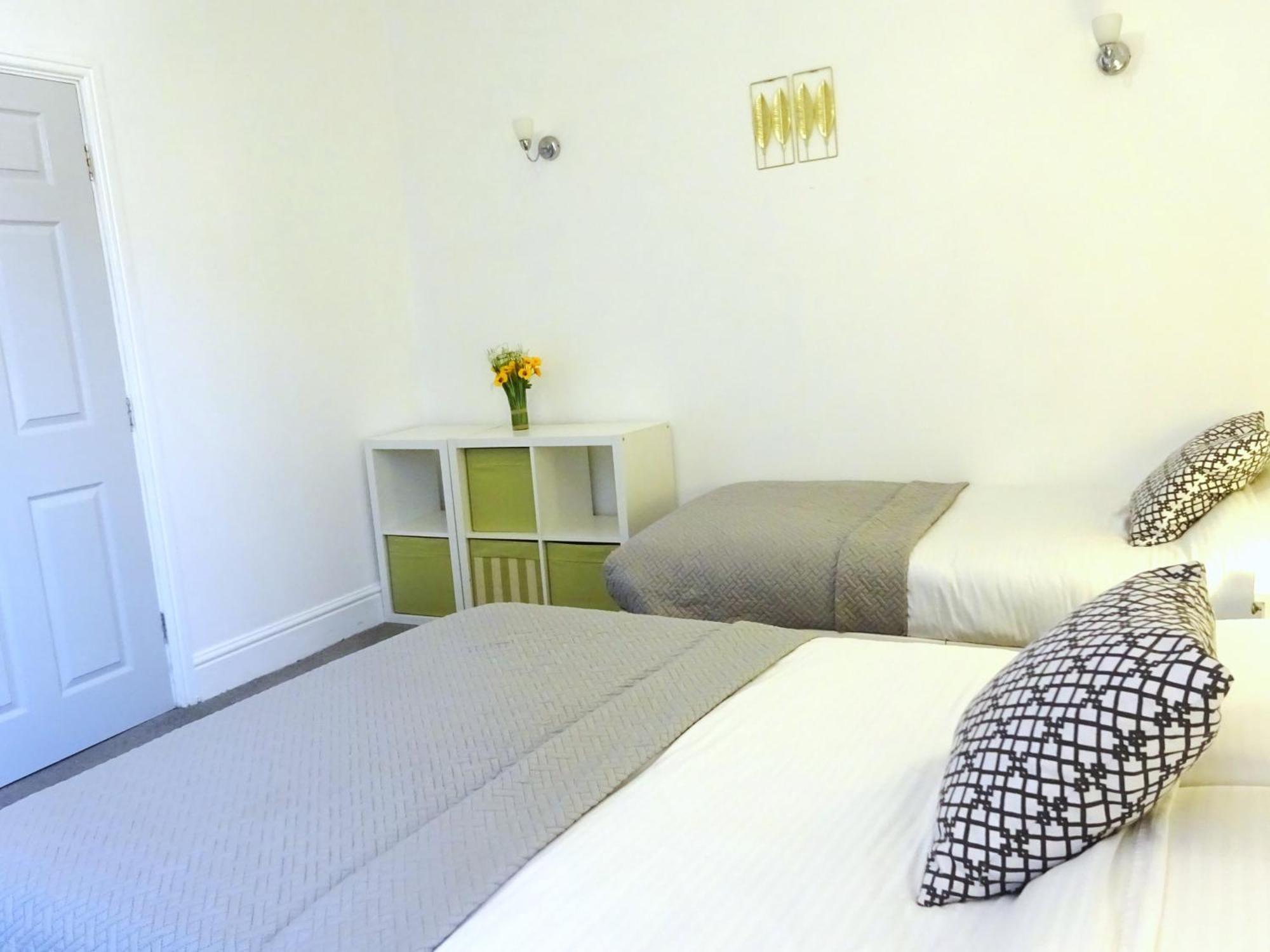 I 1 & 2 Bed Executive I Family I Private Balcony I Free Parking Wigan