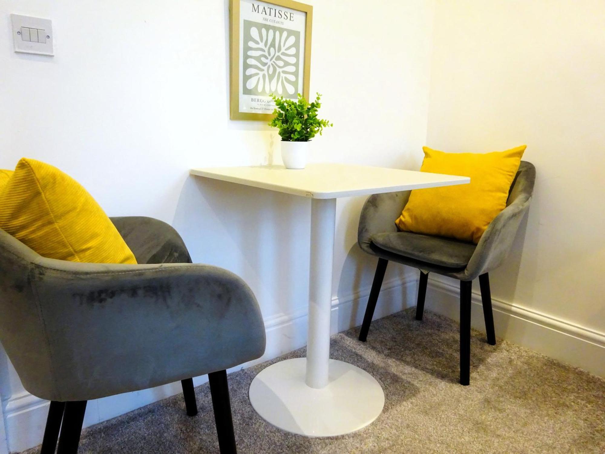 Apartamento I 1 & 2 Bed Executive I Family I Private Balcony I Free Parking *